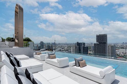 Rooftop swimming pool on the 34th floor of INNSiDE by Meliá Bangkok Sukhumvit hotel
