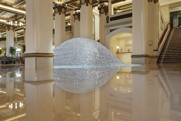 Elise Morin‘s (b. 1978, Paris, France) glittering SOLI , originally commissioned in 2019, has been significantly expanded for the Hong Kong exhibition. Photo Credit: The Peninsula Hotels.